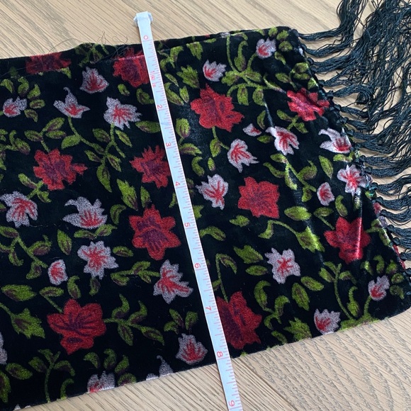 Vintage 💯 Silk Velvet Floral Scarf with Fringe - Picture 8 of 9